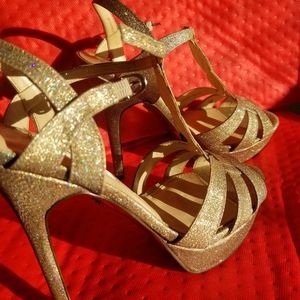 Nina New York Size 7M        Fits (6 /  6.5 /  7M)